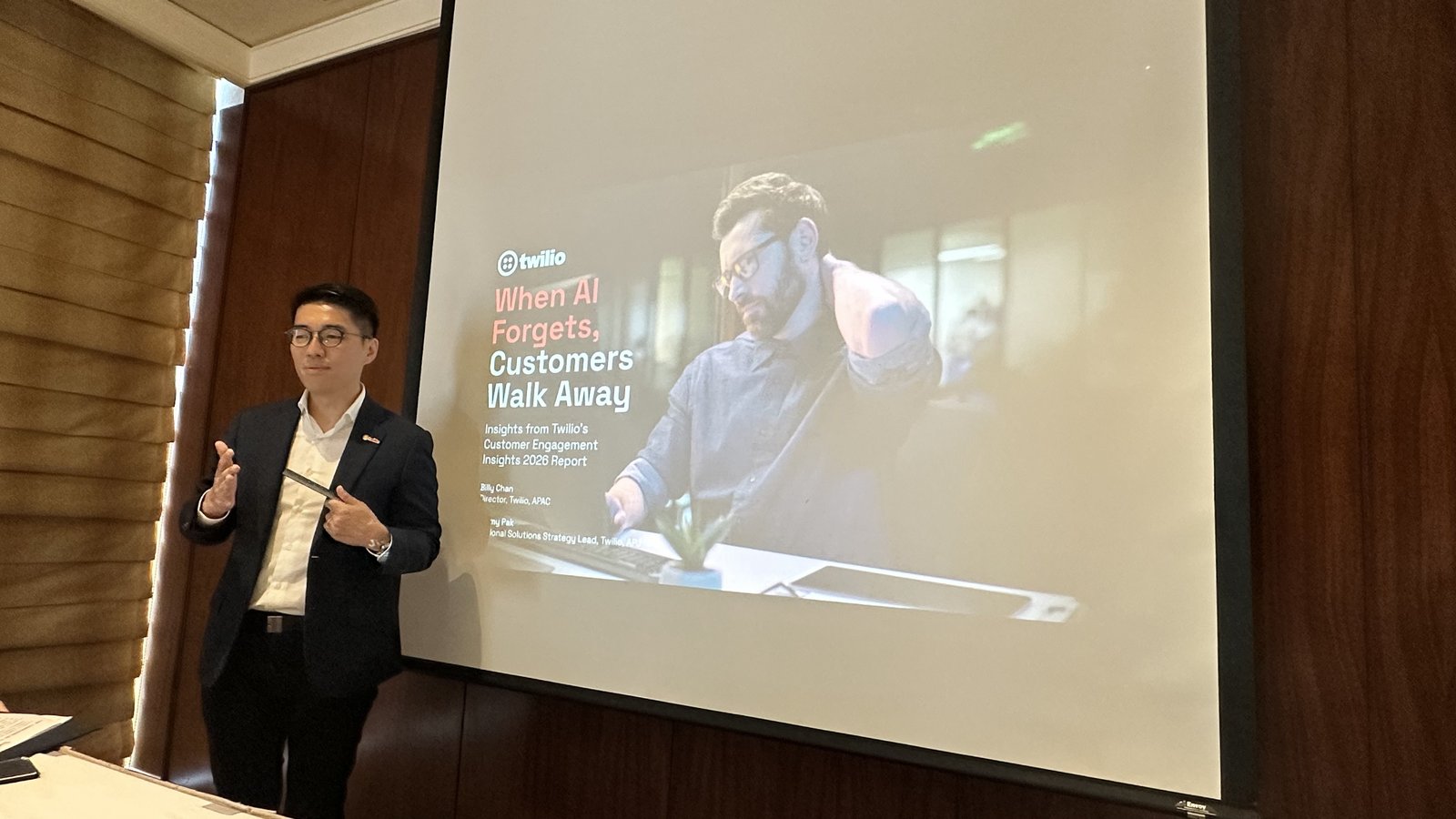 Twilio亞洲區業務總監陳宇程（Billy Chan）在《2026年客戶洞察系列報告》發布會上分享AI失憶趕客案例
